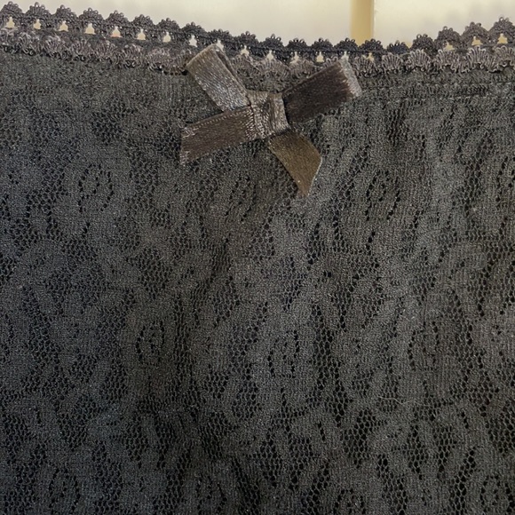 GUESS Lace Floral Skirt - Picture 4 of 8